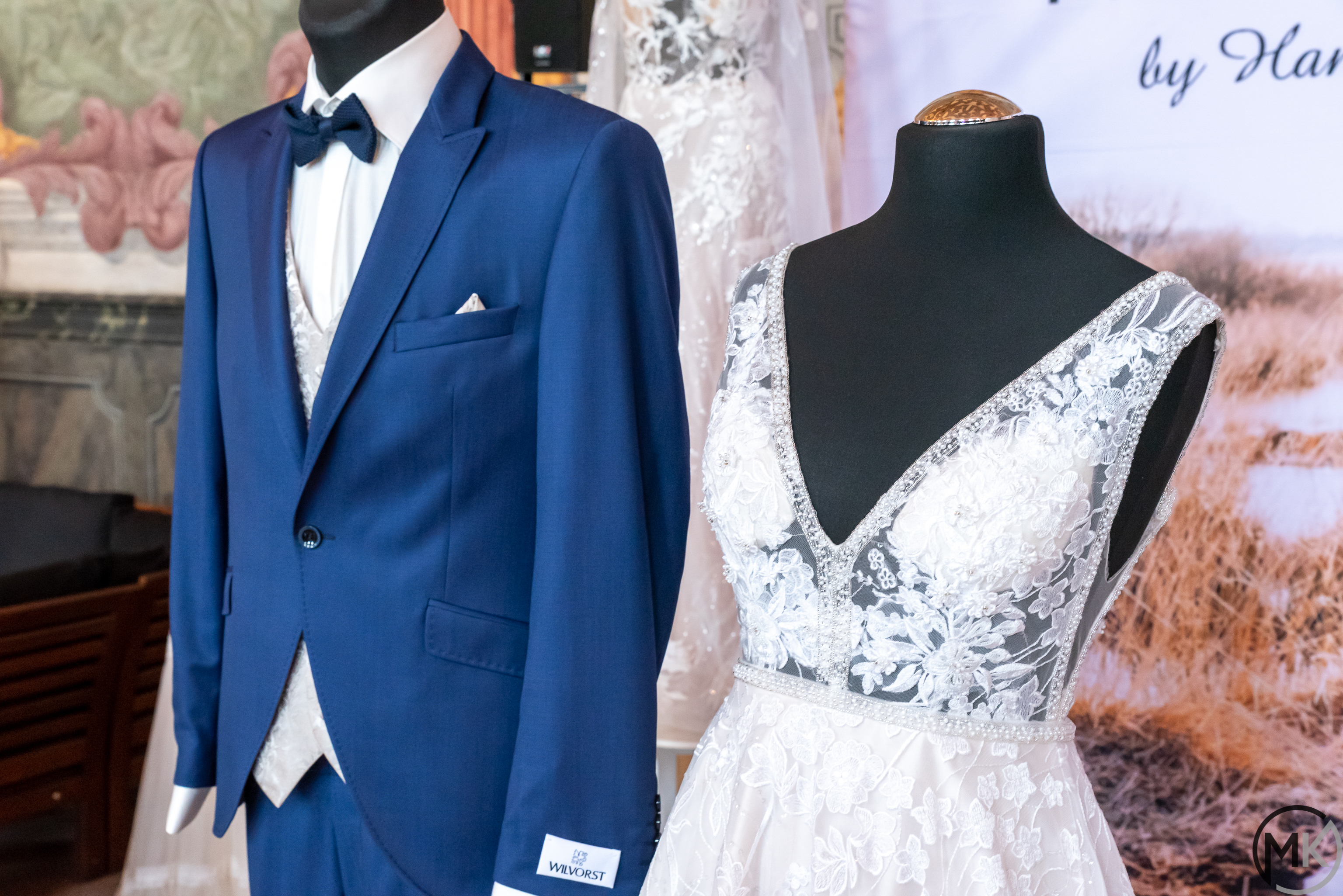 Foto blauer Bräutigamanzug Hochzeitstrends 2020